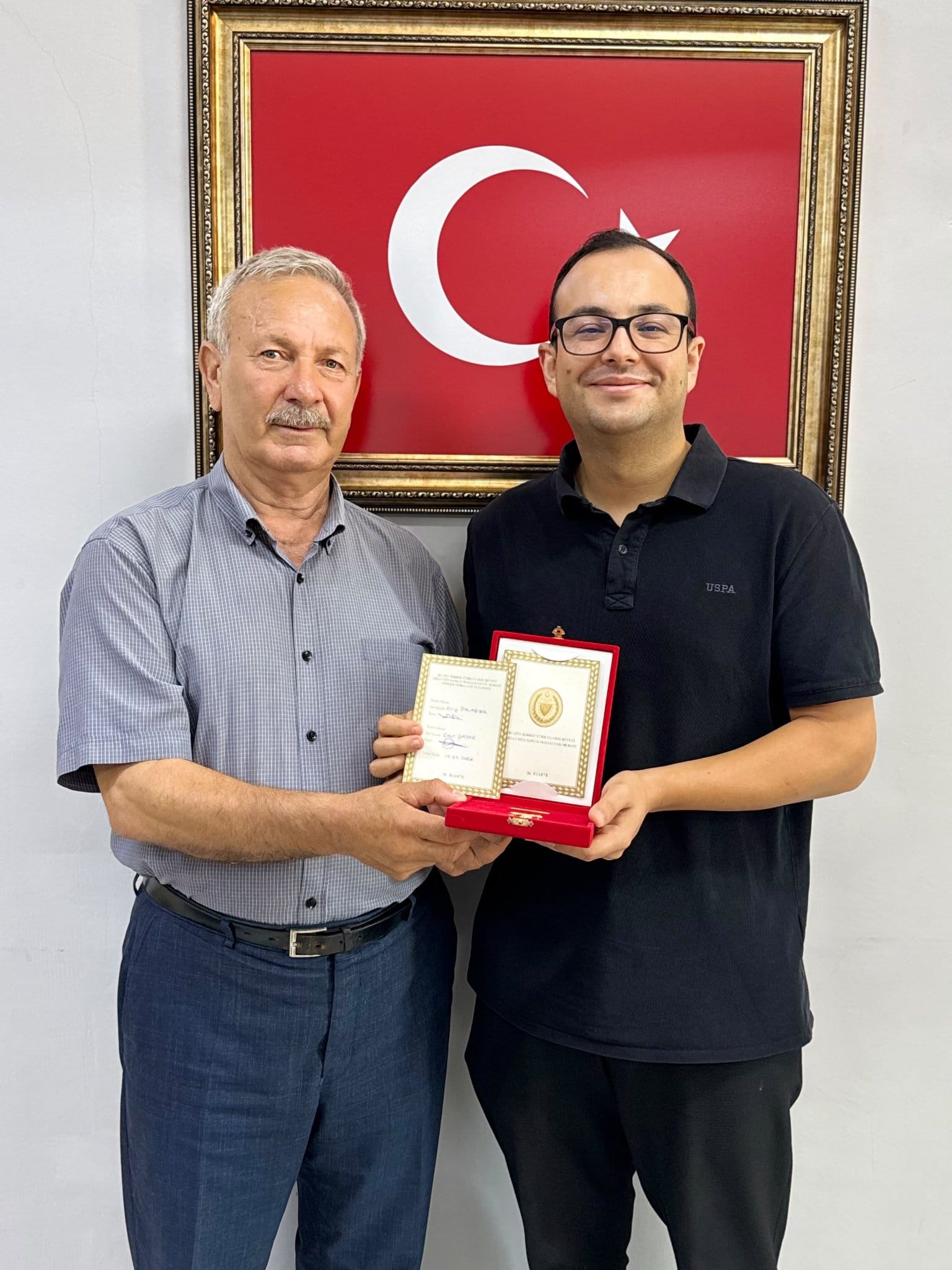 Kıbrıs Gazimiz Arif Palabıyık’a Millî Mücadele Madalyası Takdim Edildi