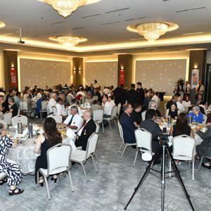 15 Temmuz Demokrasi ve Millî Birlik Günü’nde Şehit Aileleri ve Gazilerimiz Onuruna Yemek Programı Düzenlendi - fotoğraf 3