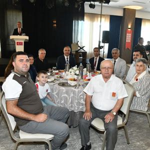 15 Temmuz Demokrasi ve Millî Birlik Günü’nde Şehit Aileleri ve Gazilerimiz Onuruna Yemek Programı Düzenlendi - fotoğraf 2