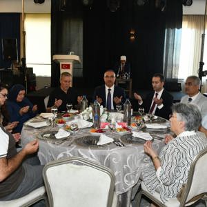 15 Temmuz Demokrasi ve Millî Birlik Günü’nde Şehit Aileleri ve Gazilerimiz Onuruna Yemek Programı Düzenlendi - fotoğraf 6