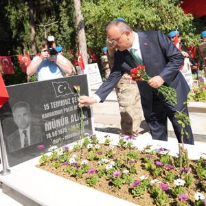 15 Temmuz Demokrasi ve Millî Birlik Günü’nde Şehitlerimiz Dualarla Yâd Edildi - fotoğraf 2