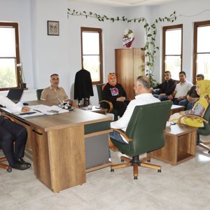 Öz Sağlık-İş Sendika Başkanı Ercan ANACUR ve beraberindeki heyet, İl Müdürümüz Sayın Abdulbari AKSOY’u makamında ziyaret etti. - fotoğraf 2