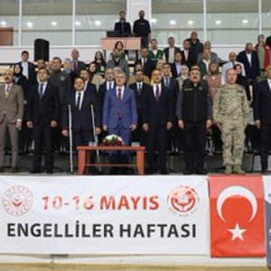 10-16 Mayıs Engelliler Haftası kapsamında Bingöl’de özel bireylerimizle voleybol müsabakası düzenlendi. - fotoğraf 1