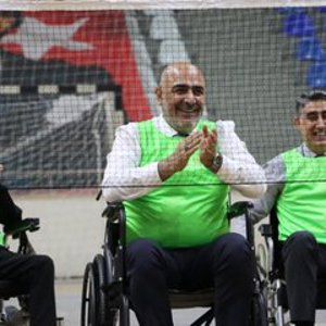 10-16 Mayıs Engelliler Haftası kapsamında Bingöl’de özel bireylerimizle voleybol müsabakası düzenlendi. - fotoğraf 2