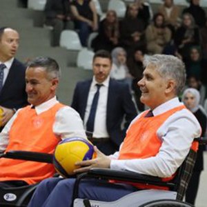 10-16 Mayıs Engelliler Haftası kapsamında Bingöl’de özel bireylerimizle voleybol müsabakası düzenlendi. - fotoğraf 3