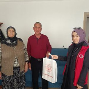 Kurban Bayramı dolayısıylaSosyal Hizmet Merkezi Müdürlüğümüz tarafından şehit ailelerimiz ve gazilerimize ziyaretler gerçekleştirildi. - fotoğraf 2