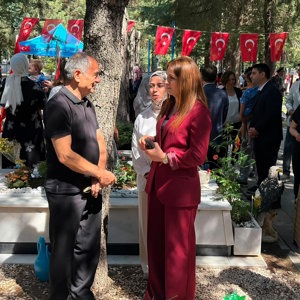 15 Temmuz Demokrasi ve Millî Birlik Günü kapsamında, vatanımızın bağımsızlığı, milletimizin birlik ve beraberliği uğruna canlarını feda eden aziz şehitlerimizi kabirleri başında dualarla yâd ettik. - fotoğraf 3