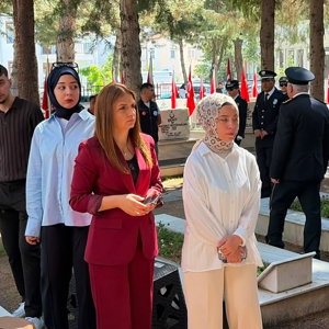 15 Temmuz Demokrasi ve Millî Birlik Günü kapsamında, vatanımızın bağımsızlığı, milletimizin birlik ve beraberliği uğruna canlarını feda eden aziz şehitlerimizi kabirleri başında dualarla yâd ettik. - fotoğraf 1