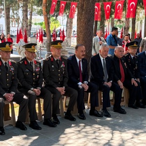 15 Temmuz Demokrasi ve Millî Birlik Günü kapsamında, vatanımızın bağımsızlığı, milletimizin birlik ve beraberliği uğruna canlarını feda eden aziz şehitlerimizi kabirleri başında dualarla yâd ettik. - fotoğraf 6