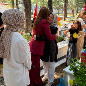 15 Temmuz Demokrasi ve Millî Birlik Günü kapsamında, vatanımızın bağımsızlığı, milletimizin birlik ve beraberliği uğruna canlarını feda eden aziz şehitlerimizi kabirleri başında dualarla yâd ettik. - fotoğraf 5