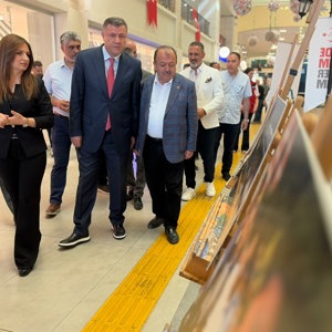 15 Temmuz Demokrasi ve Millî Birlik Günü etkinlikleri kapsamında düzenlenen “İrade Bizim, Zafer Bizim” Resim ve Fotoğraf Sergisi, Isparta Vali Yardımcısı Dr. Halil İbrahim Ertekin, Isparta Belediye Başkan Yardımcıları, İl Müdür Vekili Kamile Şahin ile kamu kurum ve kuruluşlarının müdürleri, sivil toplum kuruluşlarının temsilcileri ve vatandaşlarımızın katılımıyla açıldı. - fotoğraf 3