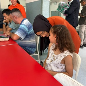 Engelsiz Yaşam Bakım, Rehabilitasyon ve Aile Danışma Merkezimiz Gündüzlü Biriminden hizmet alan sakinlerimizin doğum günü, Isparta Belediye Başkanı Sayın Şükrü Başdeğirmen, kıymetli eşi Sayın Şadiye Başdeğirmen ve İl Müdürümüz Sayın Selim Köse'nin katılımlarıyla kutlandı. - fotoğraf 7