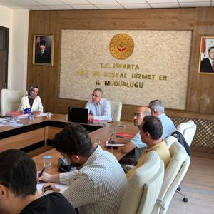 Vali Yardımcımız Hasan Hüseyin Vural başkanlığında, İl Müdür Yardımcımız Neslihan Şeyma Taşaltın Soydinç ile kamu kurumları ve sivil toplum kuruluşları temsilcilerinin katılımıyla Erişilebilirlik İzleme ve Denetleme Komisyonu Toplantısı gerçekleştirildi. - fotoğraf 4