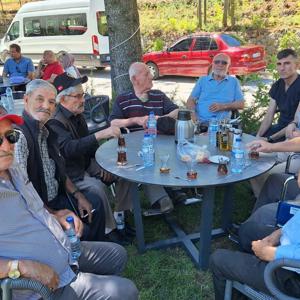Uluborlu Huzurevimiz ve Eğirdir Huzurevimizden hizmet alan yaşlılarımızın katılımıyla Ağlasun Ateşgül Orman Parkı'nda yemek ve eğlence programı düzenlendi. - fotoğraf 6
