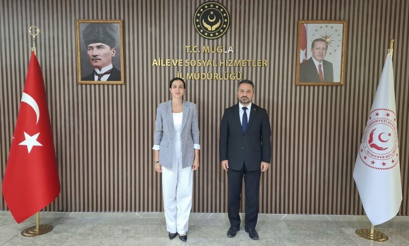 Sanayi ve Teknoloji İl Müdürü Munise İlkay SARAÇ, İl Müdürümüz Mahmut SELÇUK’u makamında ziyaret etti. 