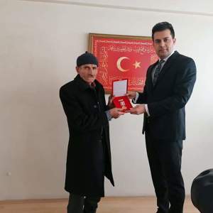 Kahraman Kıbrıs Gazilerimiz Madalyalarını Bulanık Kaymakamından aldı - fotoğraf 4