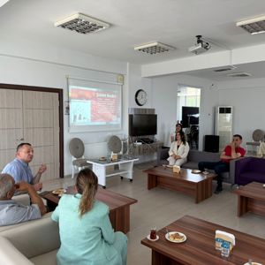 Babadağ’da Muhtarlara Yönelik Sosyal Risk Haritası ve Kadına Yönelik Şiddetle Mücadele Bilgilendirme Sunumu Gerçekleştirildi - fotoğraf 1