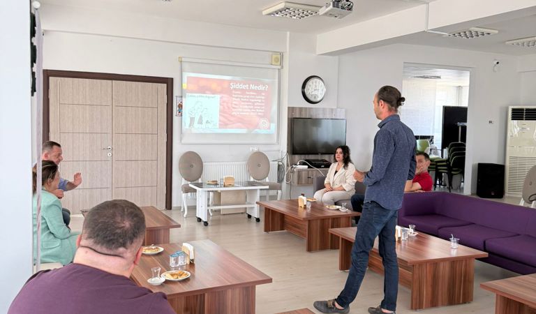Babadağ’da Muhtarlara Yönelik Sosyal Risk Haritası ve Kadına Yönelik Şiddetle Mücadele Bilgilendirme Sunumu Gerçekleştirildi