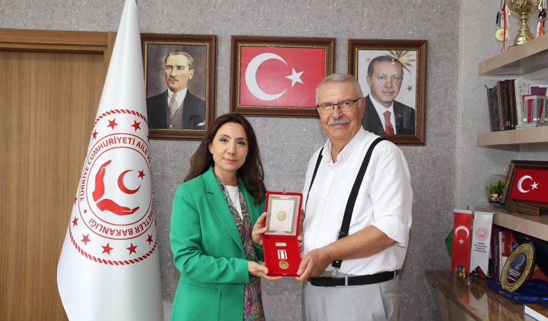 Kıbrıs Gazimiz Necati Akgül’e Milli Mücadele Madalyası ve Beratı Takdim Edildi.