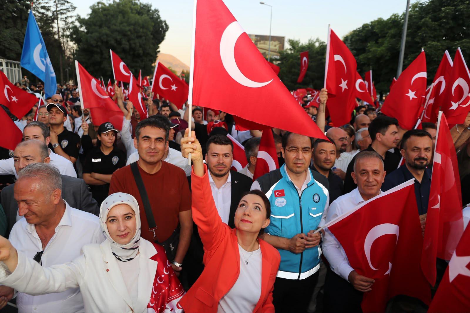15 Temmuz Demokrasi ve Millî Birlik Günü Yürüyüşü Coşkuyla Gerçekleştirildi