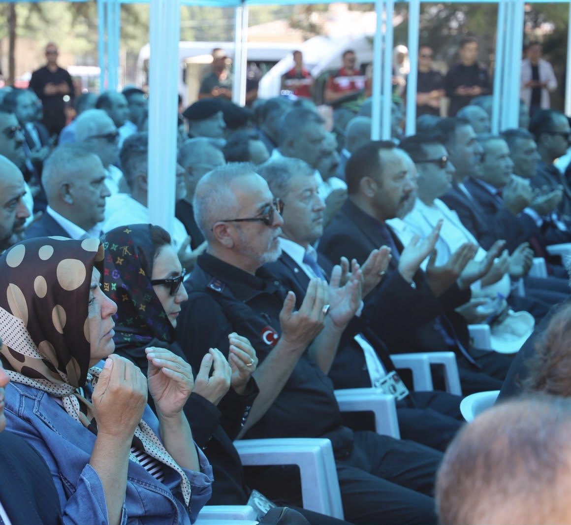 15 Temmuz Demokrasi ve Millî Birlik Günü Kapsamında Kartal Şehitliği’nde Anma Programı Düzenlendi