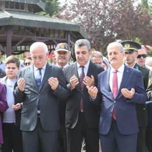 15 Temmuz Demokrasi ve Millî Birlik Günü’nde Aziz Şehitlerimiz Dualarla Anıldı - fotoğraf 6