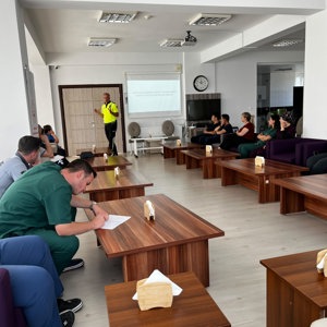 Babadağ Huzurevi Personeli ve Yaşlılarımıza Yönelik Trafik Güvenliği Eğitimi Gerçekleştirildi - fotoğraf 2