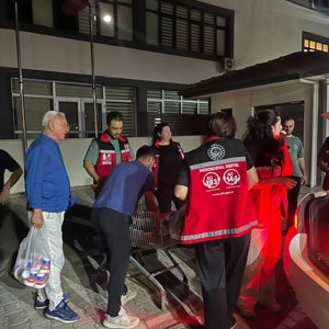 Gömeç ve Ayvalık’taki Orman Yangınından Etkilenen Vatandaşlarımızın Yanındayız - fotoğraf 5