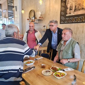Vefanın En Güzel Hâli: Kıymetli Büyüklerimizle Aynı Sofrada - fotoğraf 4