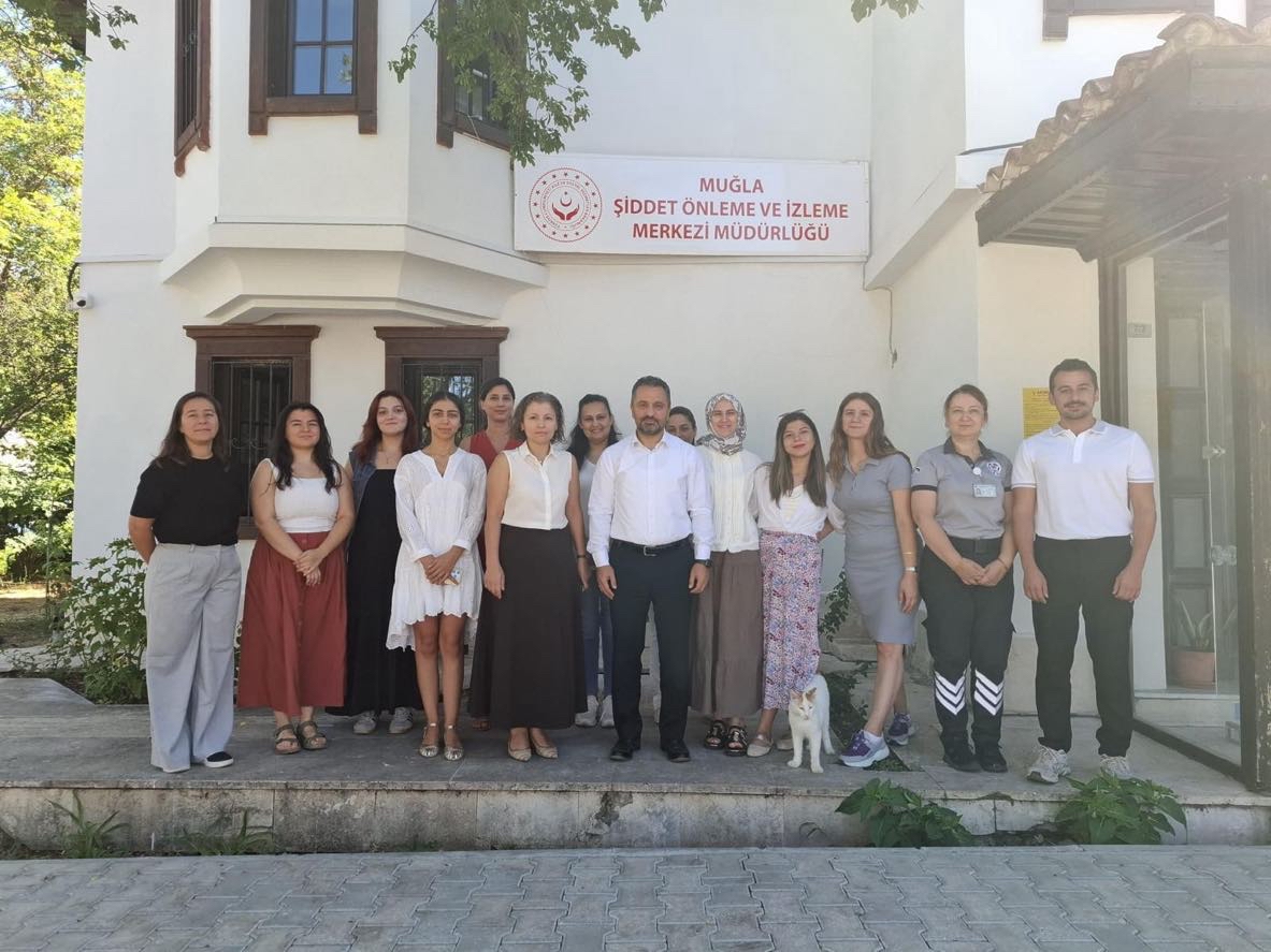 İl Müdürümüz Mahmut SELÇUK, Şiddet Önleme ve İzleme Merkezi (ŞÖNİM) Müdürlüğümüzü ziyaret ederek yürütülen hizmet ve çalışmalar hakkında bilgi aldı. 