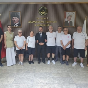 Abide Hasan Nuri ÖNCÜER Huzurevi Yaşlı Bakım ve Rehabilitasyon Merkezi Müdürlüğümüz bünyesinde faaliyet gösteren Bocce Takımı, İl Müdürümüz Mahmut SELÇUK’u makamında ziyaret etti. - fotoğraf 1