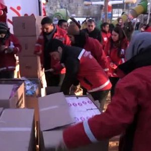 Elazığ'daki depremzede çocukların yüzü hediye edilen oyuncaklarla güldü - fotoğraf 1