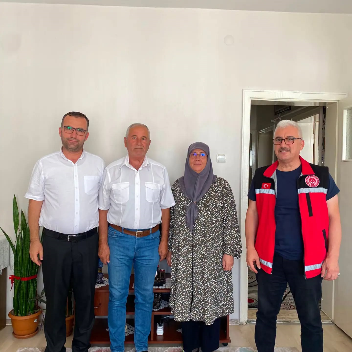 Kıbrıs Gazimiz Şeref DEMİRBOLAT ve Eşi Emine Hanım Ziyaret Edilmiştir 