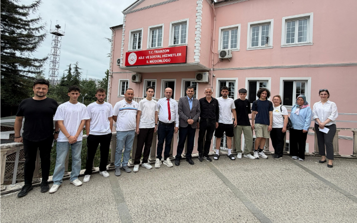 İl Müdürümüz Dr. Hüseyin Mollaoğlu, Samsun-Ladik Gençlik Kampı’na Katılacak Gazi Çocuklarımızla Bir Araya Geldi.
