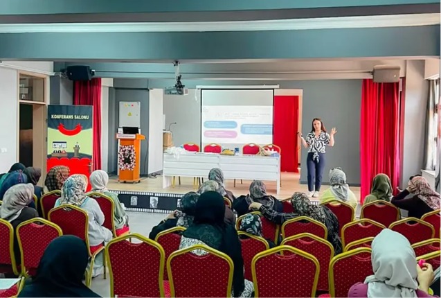 Hayat Bağım Projesi Kapsamında Kursiyerlere Eğitim Verildi