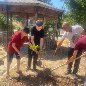Koruma ve Bakım Altındaki Bireylerle Meyve Fidanı Dikim Etkinliği - fotoğraf 3