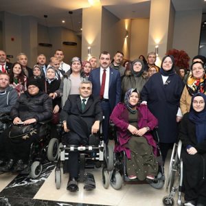 Bakan Selçuk, Ereğli’de İşçilerle Buluştu, Şehit Yakınları, Gaziler, Engelliler, İş İnsanları ve Kanaat Önderleriyle Biraraya Geldi  - fotoğraf 1
