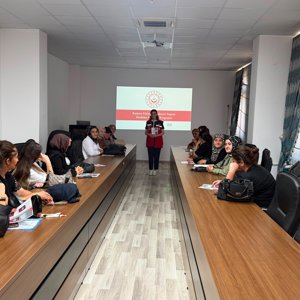 Zara'da Kadına Yönelik Şiddetle Mücadele Farkındalık Eğitimi Gerçekleştirildi - fotoğraf 1