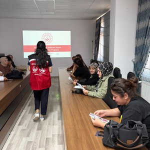 Zara'da Kadına Yönelik Şiddetle Mücadele Farkındalık Eğitimi Gerçekleştirildi - fotoğraf 2