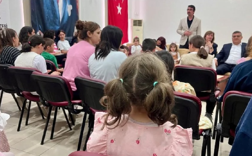 Vali Özarslan Çocuk Evleri Sitesi'nde Bayram Sevincine Ortak Oldu