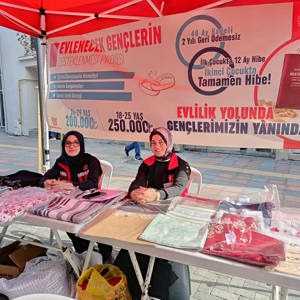Kadın Konukevi El Emeği Ürünleri Standına Yoğun İlgi - fotoğraf 1