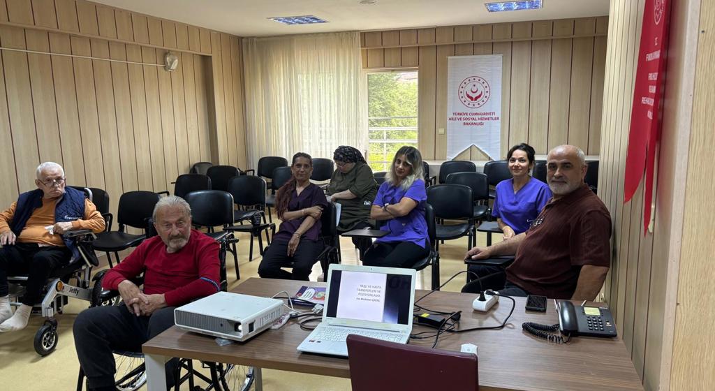 Fındıklı Huzurevi’nde Yaşlı Bakımına Yönelik Eğitim Programı Düzenlendi