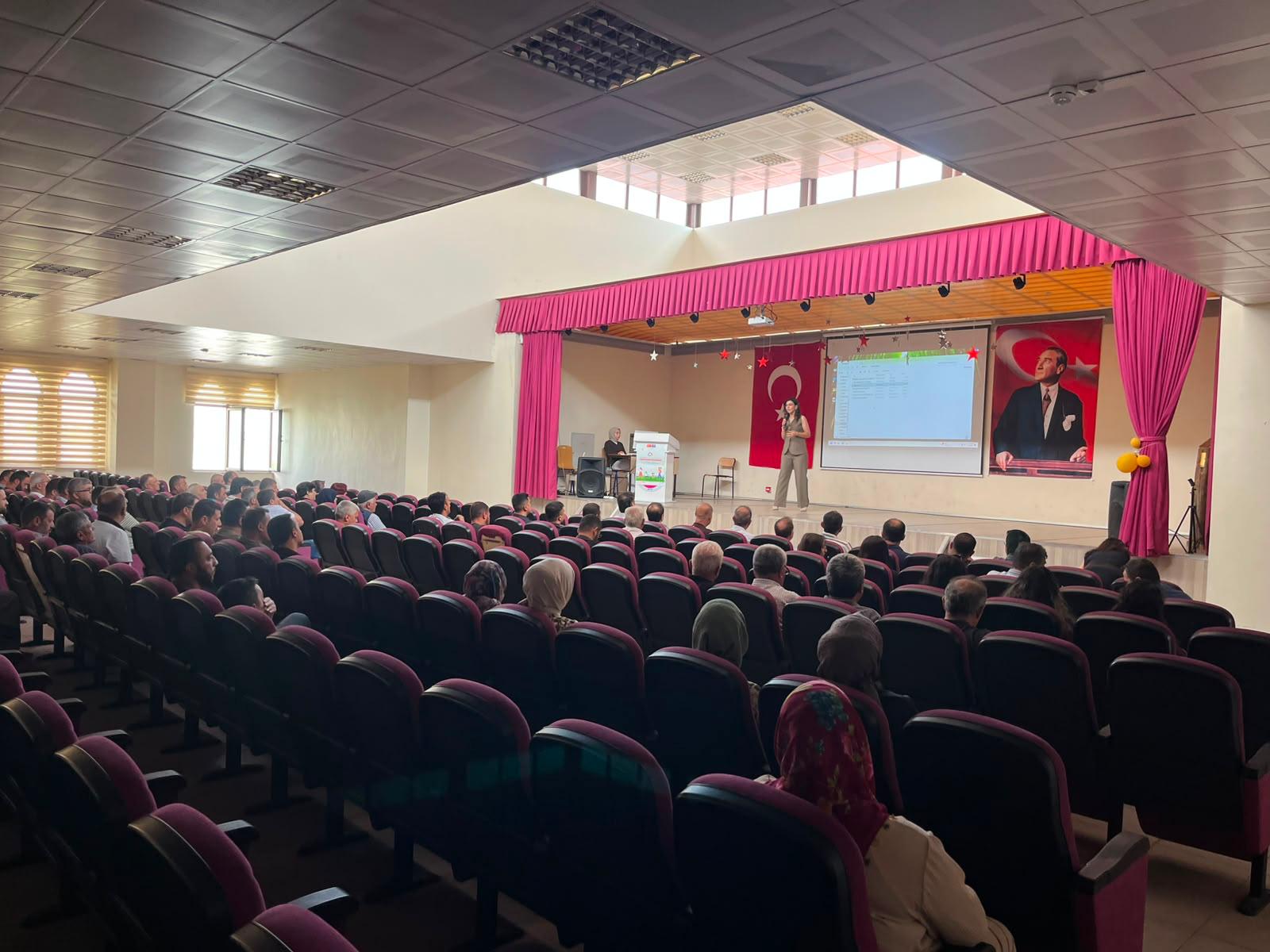 Şuhut İlçemizde Koruyucu Aile ve Geçici Koruyucu Aile Tanıtımı Düzenlendi