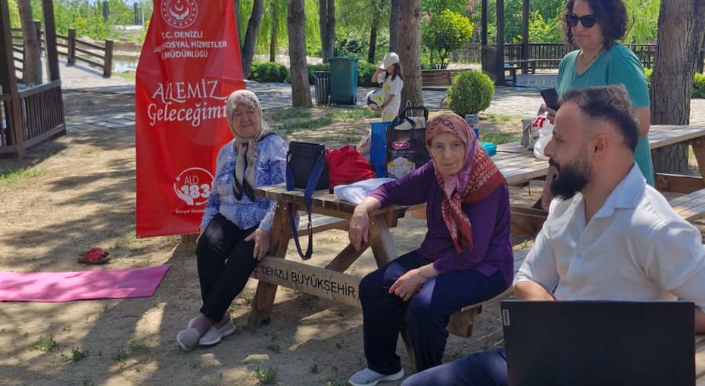 Yaşlılar ve Yakınlarına Yönelik “Bilinçli Yaşam ve Sağlık Okuryazarlığı” Bilgilendirme Sunumu Gerçekleştirildi