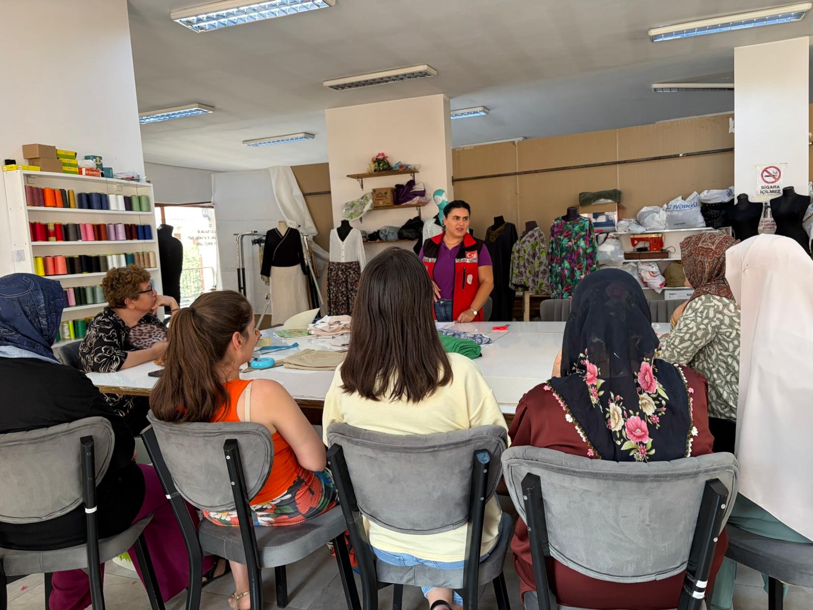 Sandıklı Sosyal Hizmet Merkezi, Sandıklı Aile Destek Merkezi (ADEM) 'de Bilgilendirme Eğitimi Düzenledi