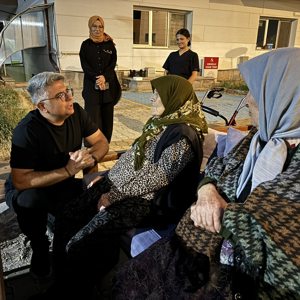 Sivas Huzurevi Yaşlı Bakım ve Rehabilitasyon Merkezi Müdürlüğü ile İhramcızade İsmail Hakkı Toprak Huzurevi Müdürlüğümüzde Hizmet Alan Kıymetli Büyüklerimiz Açık Hava Sinema Etkinliğinde Buluştu - fotoğraf 4