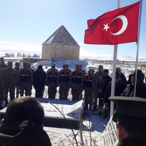 Şehit Mete OKUR, Şahadetinin Sene-i Devriyesinde Kabri Başında Dualarla Anıldı - fotoğraf 2