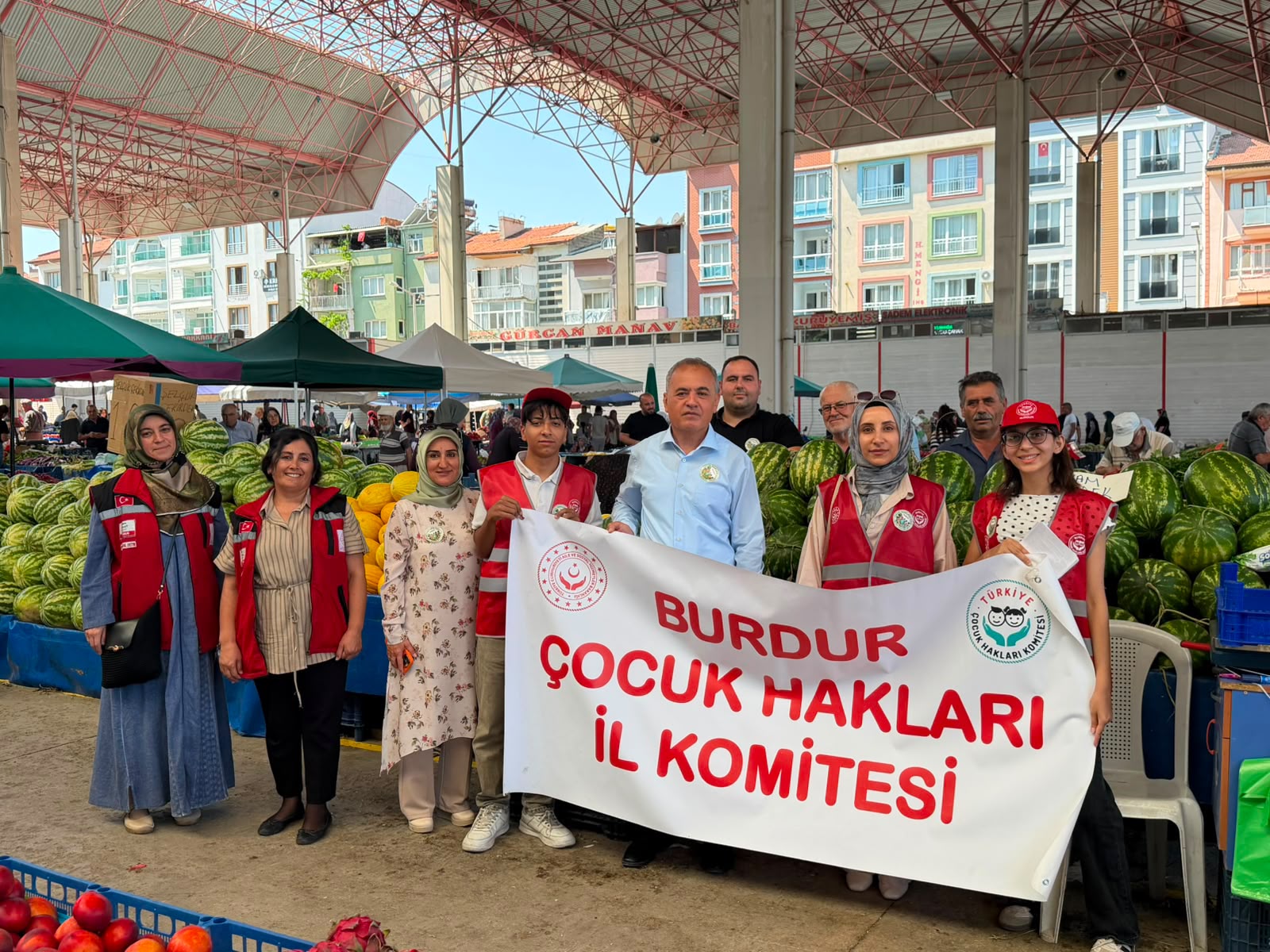 İl Müdürlüğümüze bağlı Sosyal Hizmet Merkezi Müdürlüğümüz tarafından Burdur Salı Pazarı’nda vatandaşlarımızla bir araya gelinerek bilgilendirme faaliyeti gerçekleştirildi.