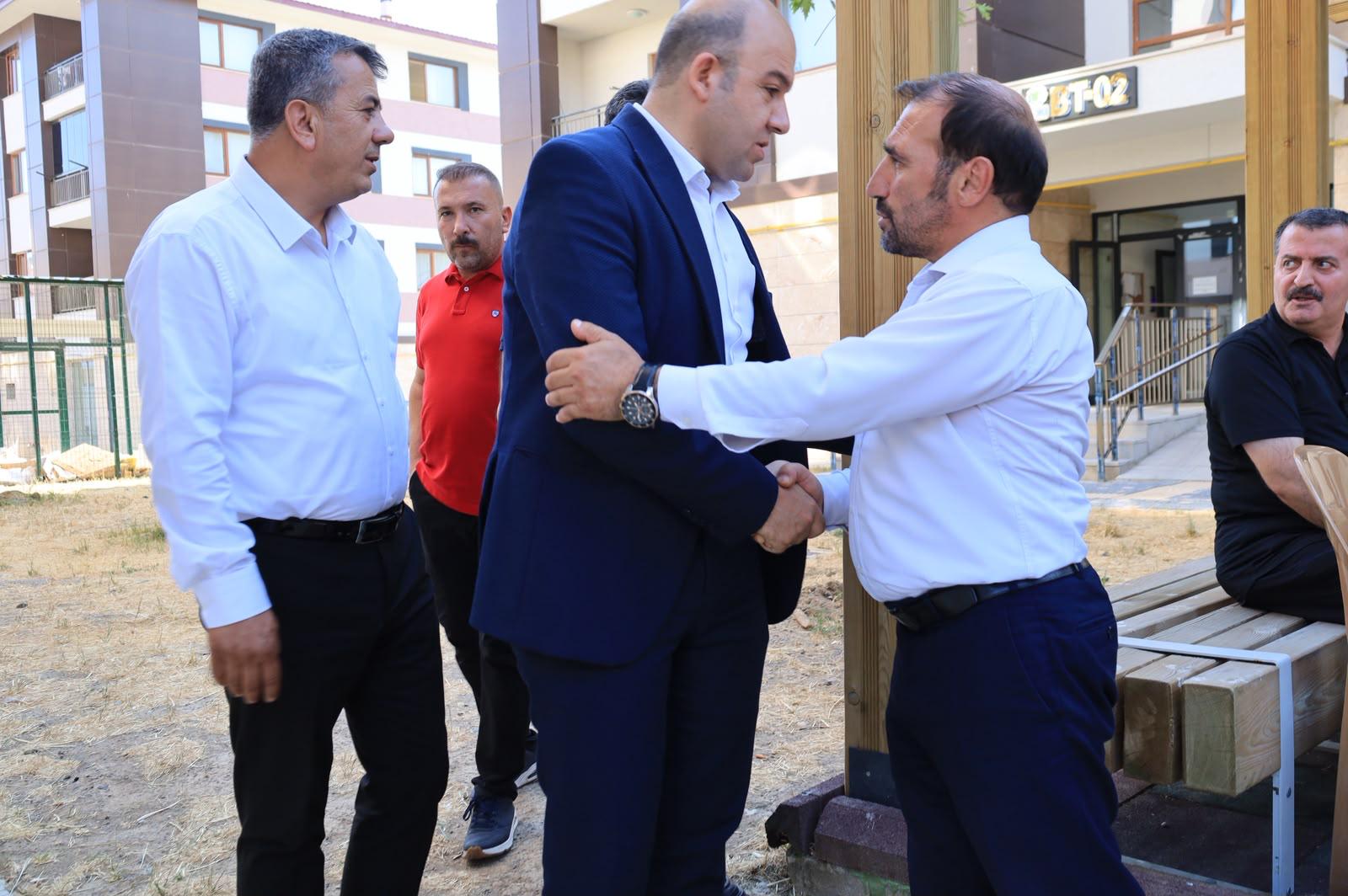 İl Müdürümüz Sayın Abdulhalim Ünalan aziz şehitlerimizden Şehit Polis Salih Zengin ve Erzincan Şehit Aileleri Derneği Başkanı Sn. Abdulkadir Zengin’in vefat eden kıymetli babaları Mehmet Zengin için taziye ziyaretinde bulundu.