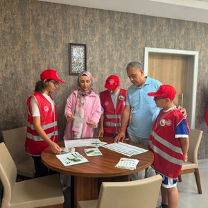 Çocuk Hakları ve Politikaları Birim Koordinatörü Zeynep YARAR ile Çocuk Hakları Komite Temsilcileri, İl Müdürümüz Mustafa ÇAKIR’ı makamında ziyaret etti. - fotoğraf 4